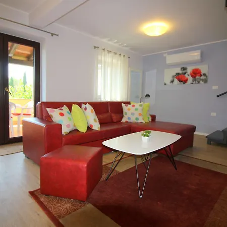 Apartment Charmantes Nur 700 Meter Zum Mit Garten, Waschmaschine, Wifi