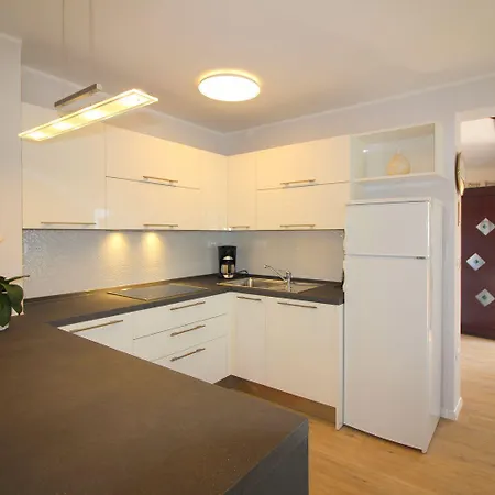 Charmantes Nur 700 Meter Zum Mit Garten, Waschmaschine, Wifi Apartment *