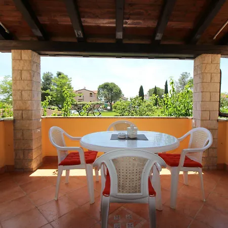 Charmantes Nur 700 Meter Zum Mit Garten, Waschmaschine, Wifi Apartment Poreč