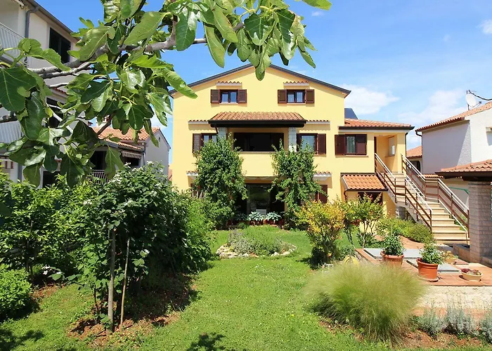Apartment Charmantes Nur 700 Meter Zum Mit Garten, Waschmaschine, Wifi