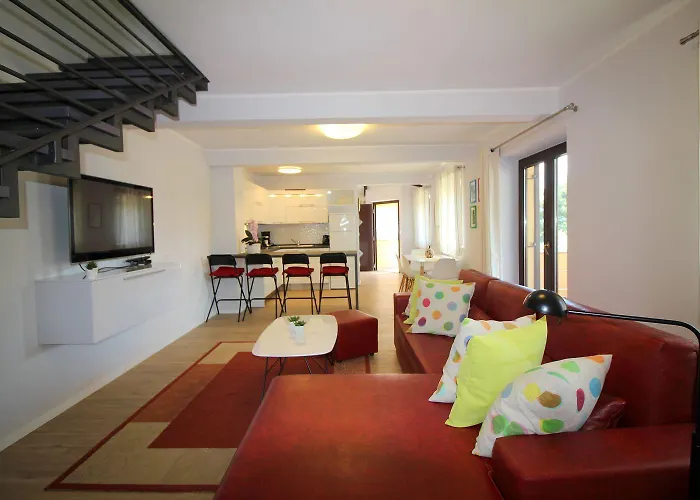 Charmantes Nur 700 Meter Zum Mit Garten, Waschmaschine, Wifi Apartment Poreč