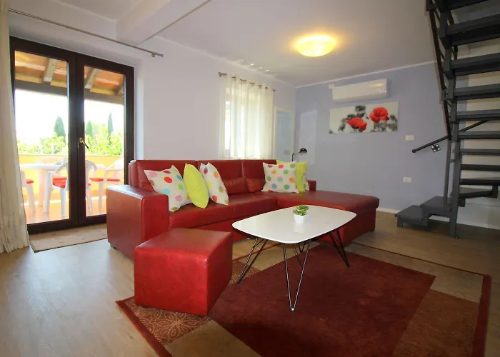 Apartment Charmantes Nur 700 Meter Zum Mit Garten, Waschmaschine, Wifi