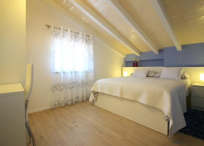 Apartment Charmantes Nur 700 Meter Zum Mit Garten, Waschmaschine, Wifi