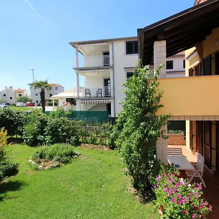 Charmantes Nur 700 Meter Zum Mit Garten, Waschmaschine, Wifi Διαμέρισμα