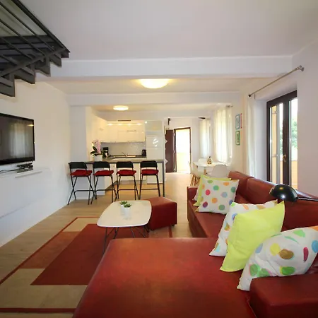 Charmantes Nur 700 Meter Zum Mit Garten, Waschmaschine, Wifi Διαμέρισμα Πόρετς