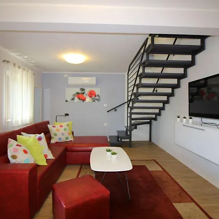 Charmantes Nur 700 Meter Zum Mit Garten, Waschmaschine, Wifi Apartamento Poreč