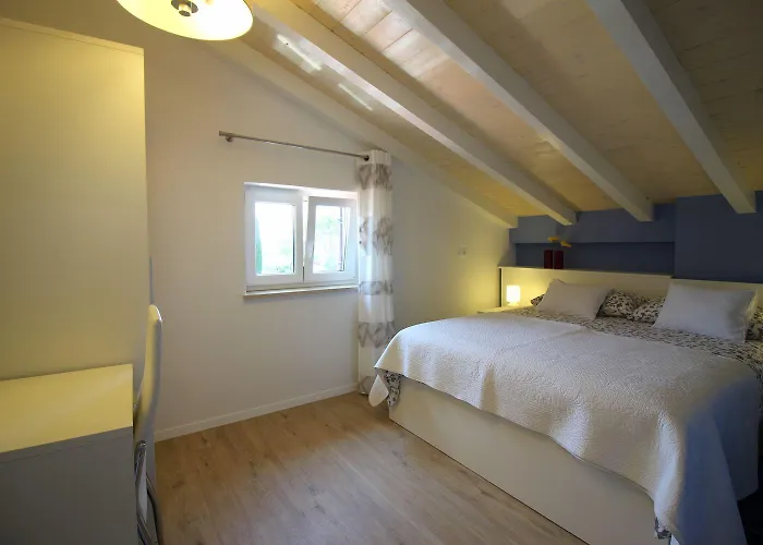 Charmantes Nur 700 Meter Zum Mit Garten, Waschmaschine, Wifi Poreč