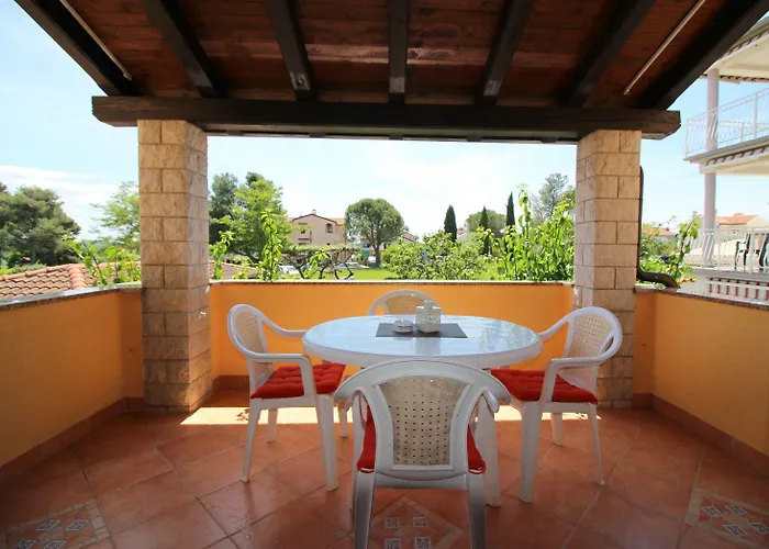 Charmantes Nur 700 Meter Zum Mit Garten, Waschmaschine, Wifi Lejlighed Poreč